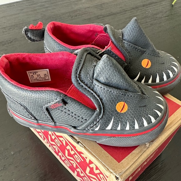 Toddler Dinosaur slip-on Vans 5c - Picture 5 of 6